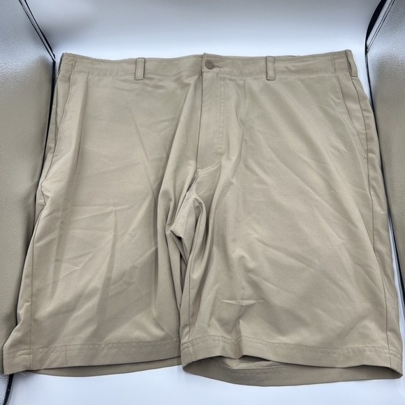 Ben‎ Hogan Men's Performance Golf  Khaki Shorts Size 42 with 10" Inseam - Picture 1 of 7